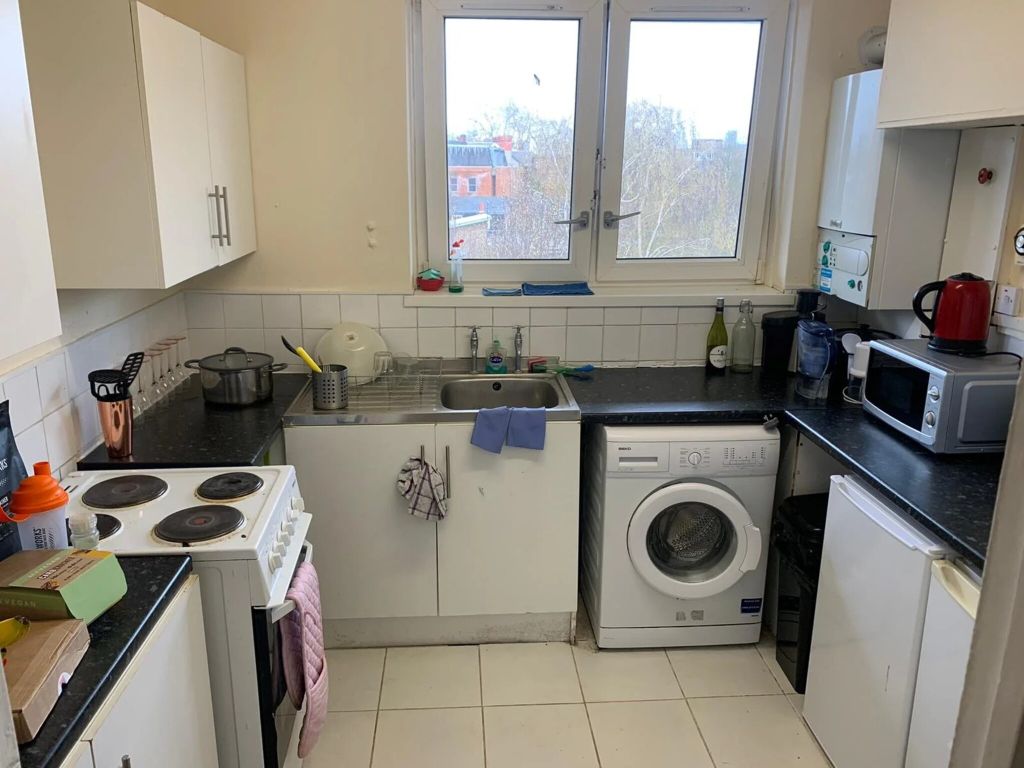 Property photo 2 of 7 Kitchen
