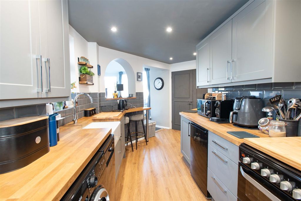 Property photo 3 of 19 2026.01.28 10 Old Hill, Br6 6Bn-3138.Jpg