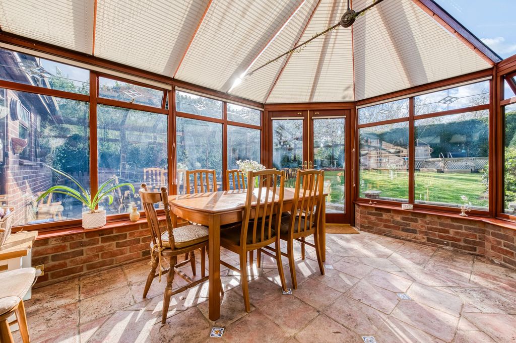 Property photo 2 of 28