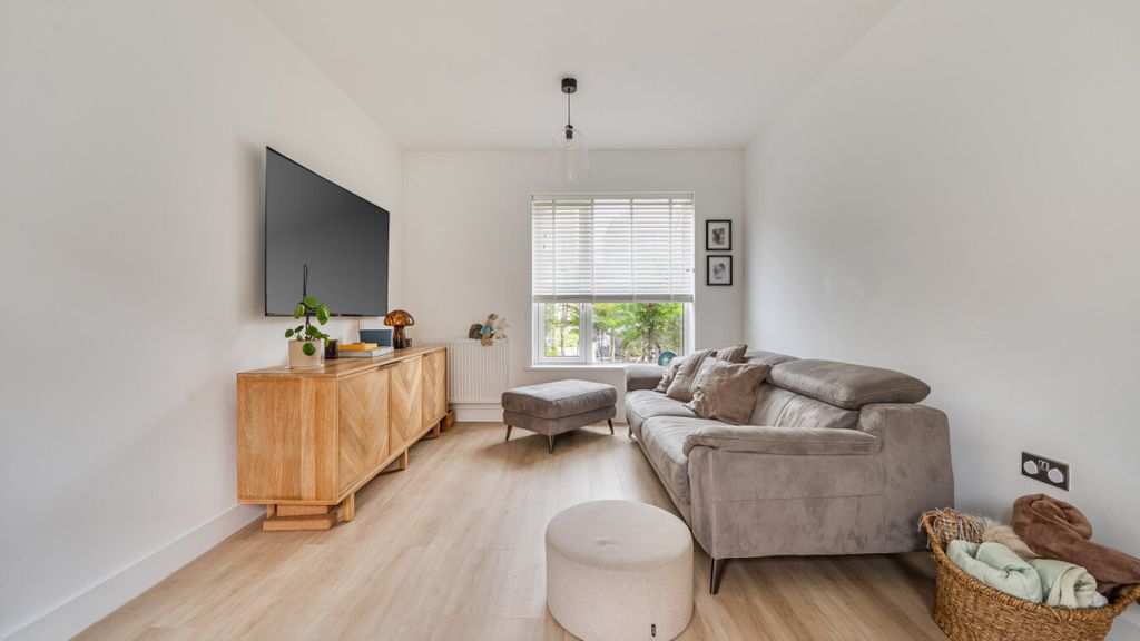 Property photo 2 of 23