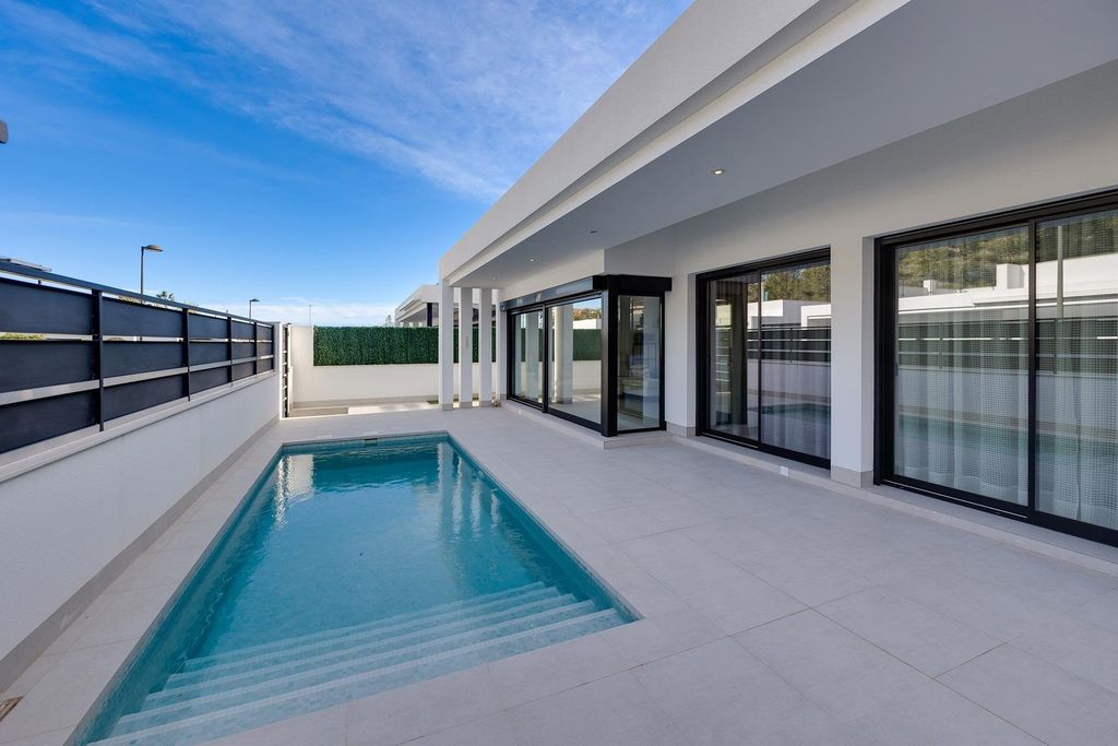 Property photo 1 of 31