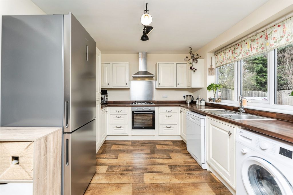 Property photo 3 of 25