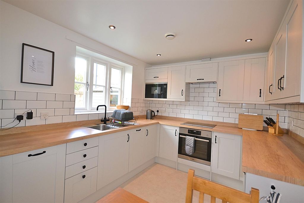 Property photo 2 of 17 27.Png