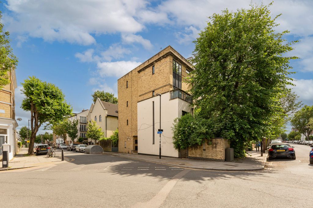 Property photo 1 of 1 53 Marlborough Road, Archway, London, N19 4Na