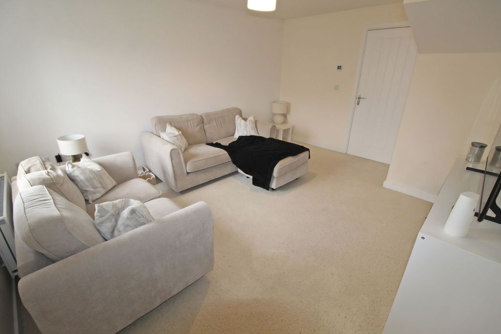 Property photo 2 of 15 Lounge