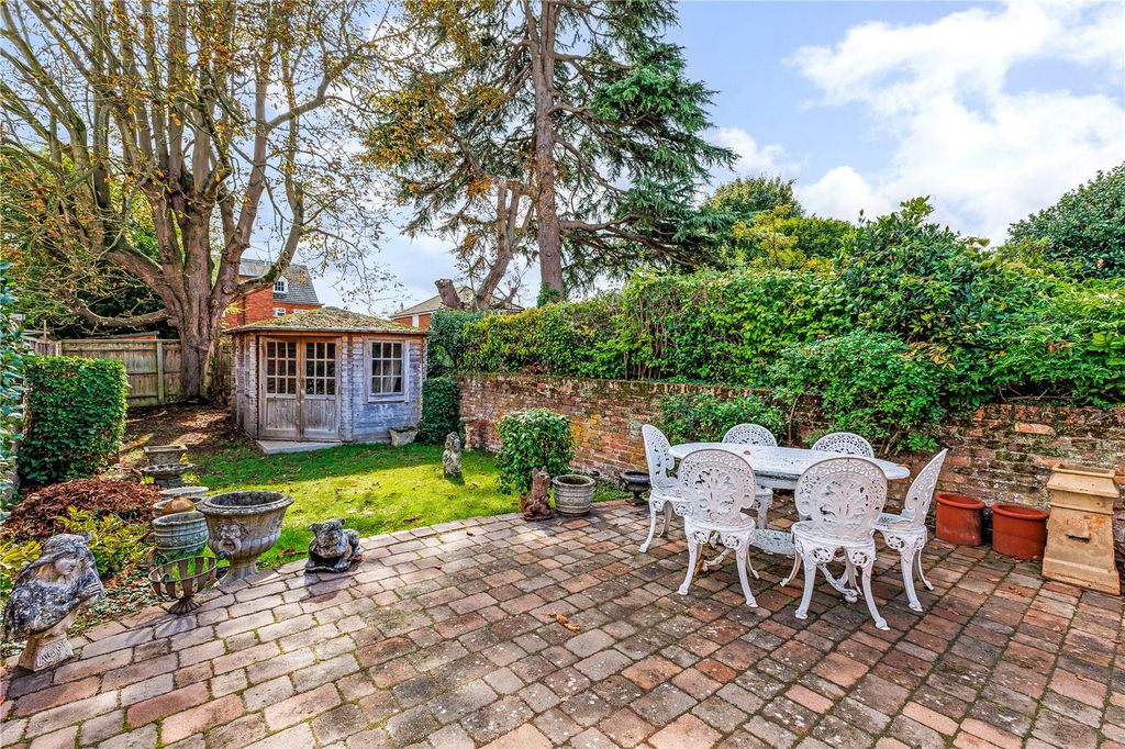 Property photo 3 of 17 Garden