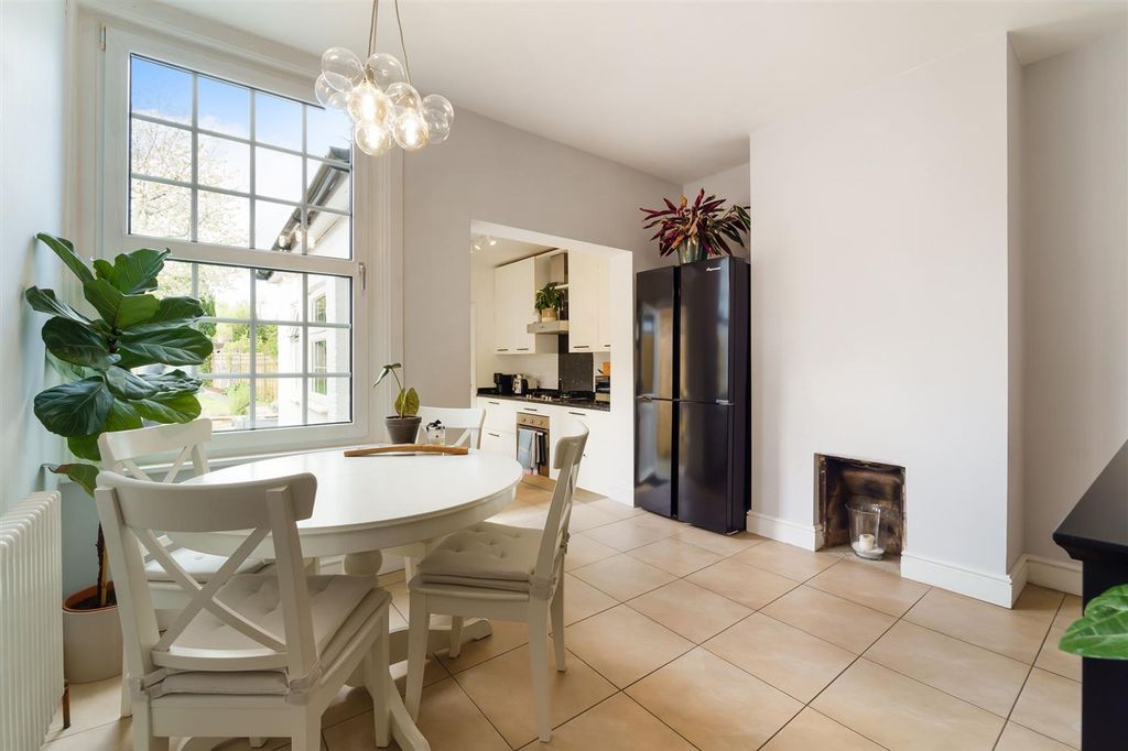 Property photo 2 of 15 Albert Road