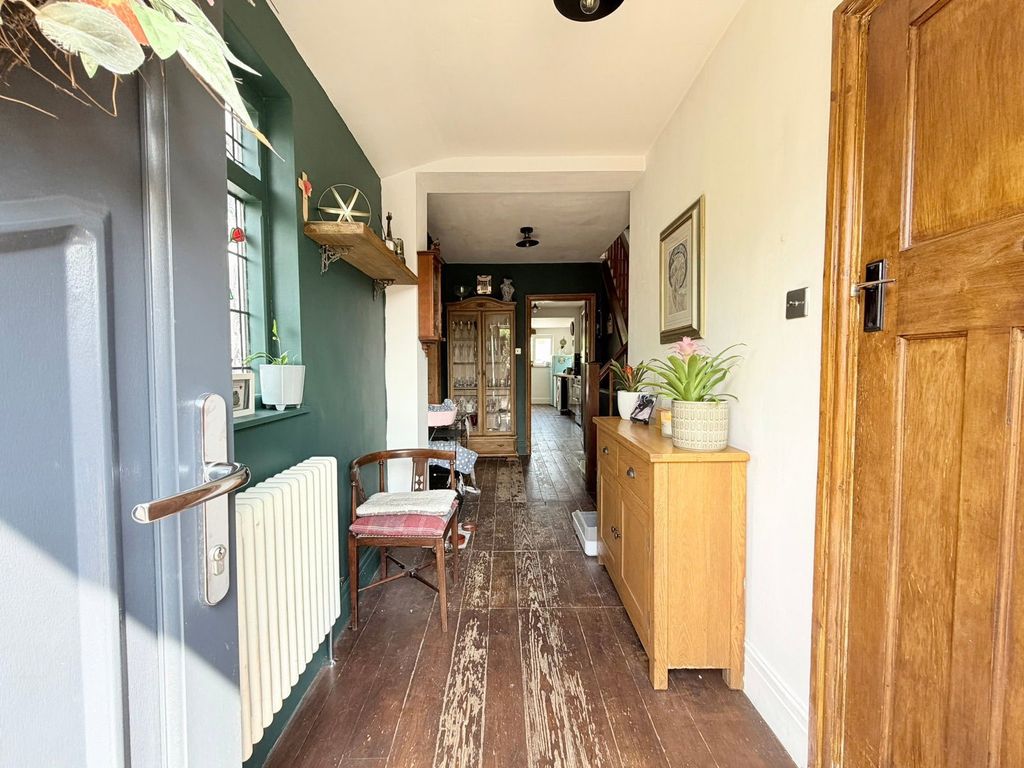 Property photo 2 of 36