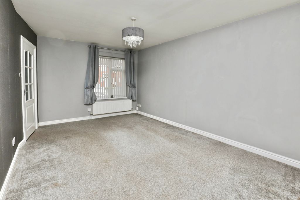 Property photo 2 of 15 Lounge