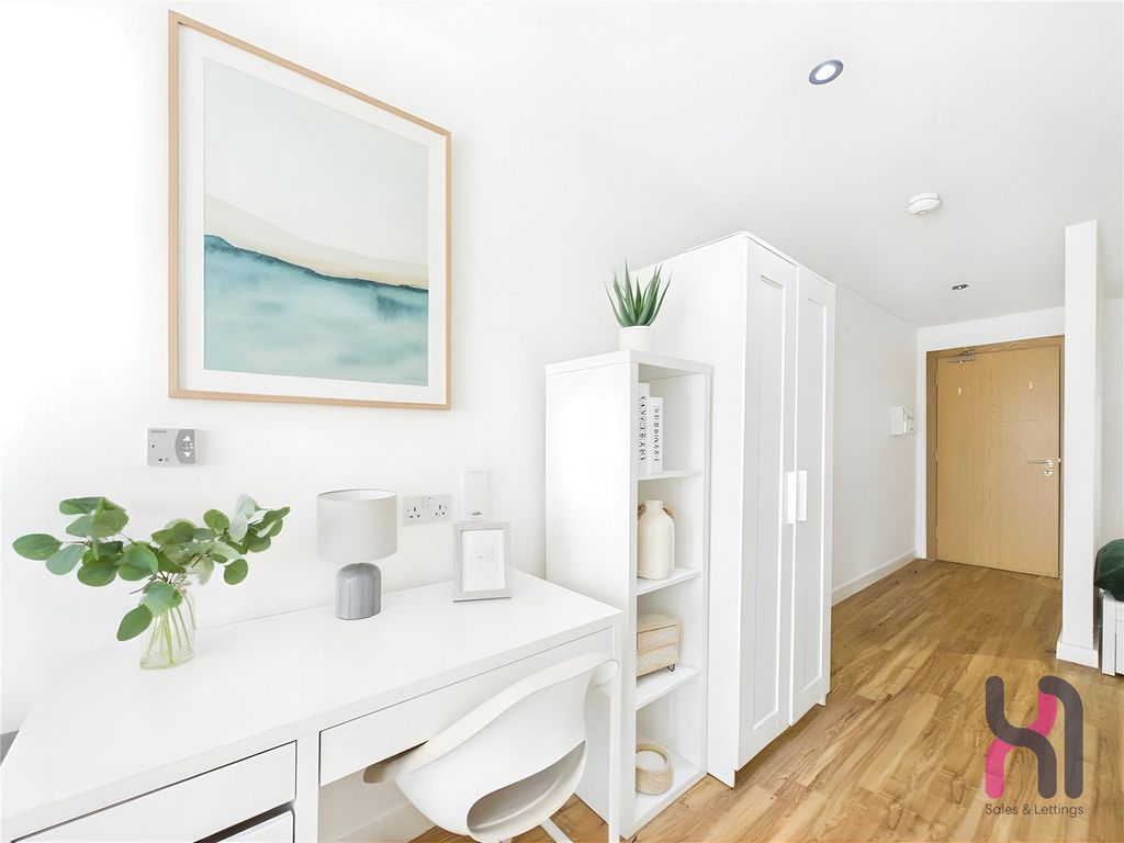 Property photo 2 of 5 Picture No. 18