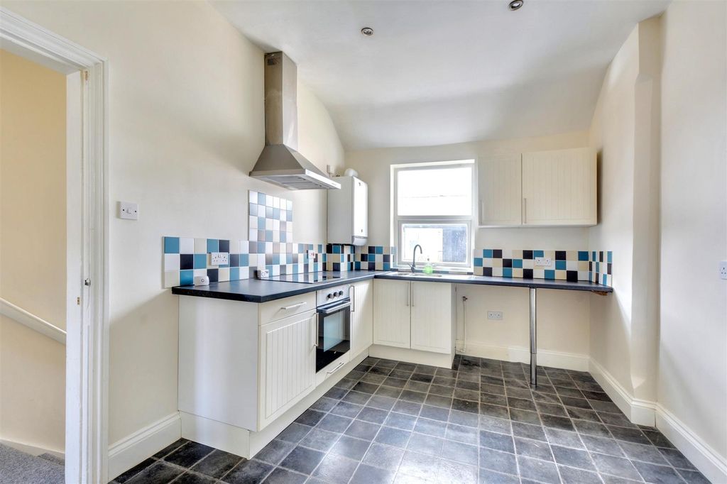 Property photo 2 of 14 Kitchen