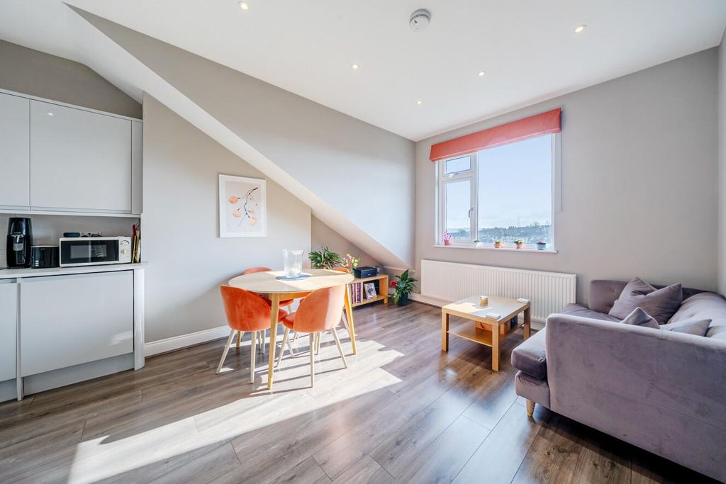 Property photo 2 of 12 Picture 2