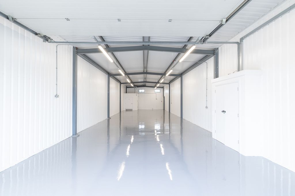 Property photo 2 of 4 An Empty Arch With White Lining And A WC Cubicle To The Back.