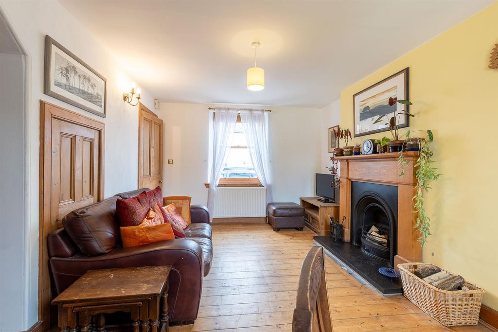 Property photo 2 of 20 12, King Street Stanley-17.Jpg
