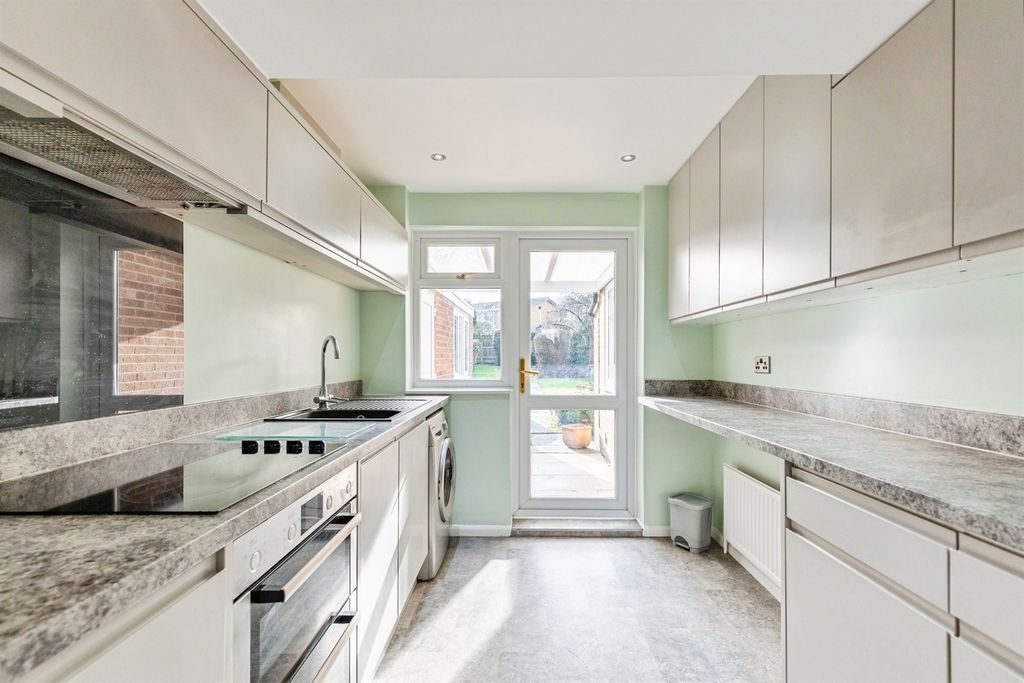 Property photo 2 of 21