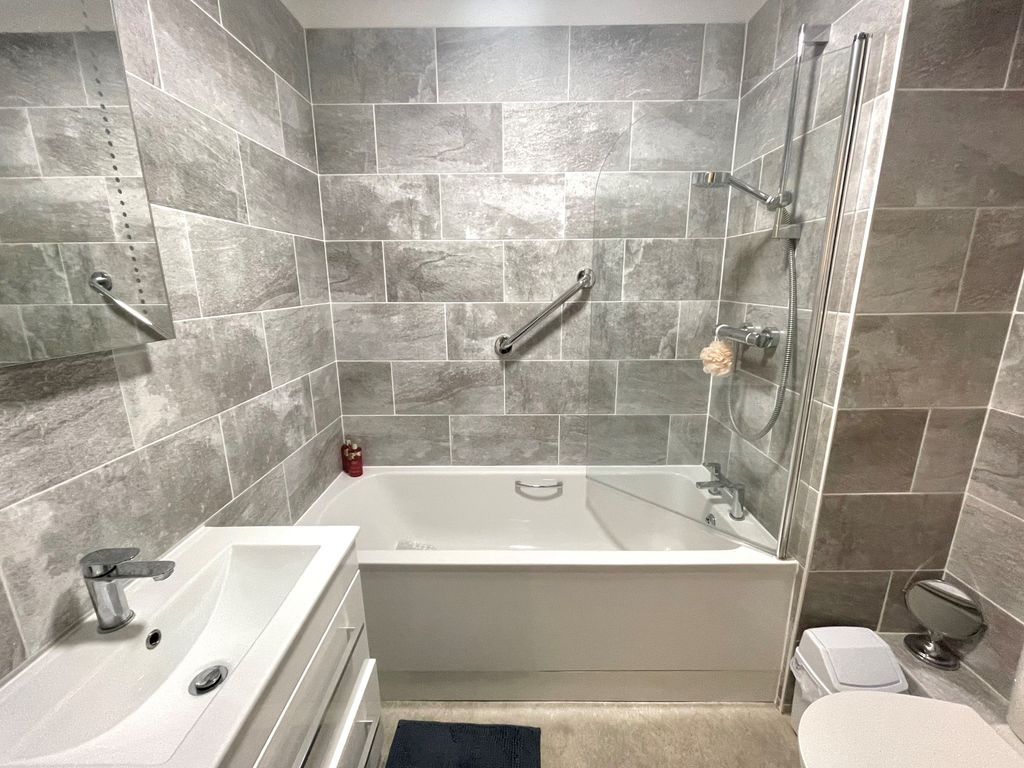 Property photo 3 of 10 1 Silverwood Court Bath