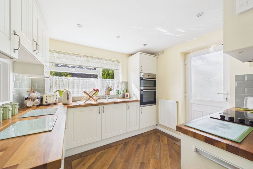 Property photo 3 of 12 Kitchen