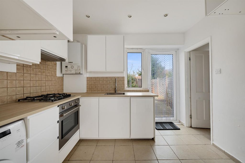 Property photo 3 of 18 Kitchen