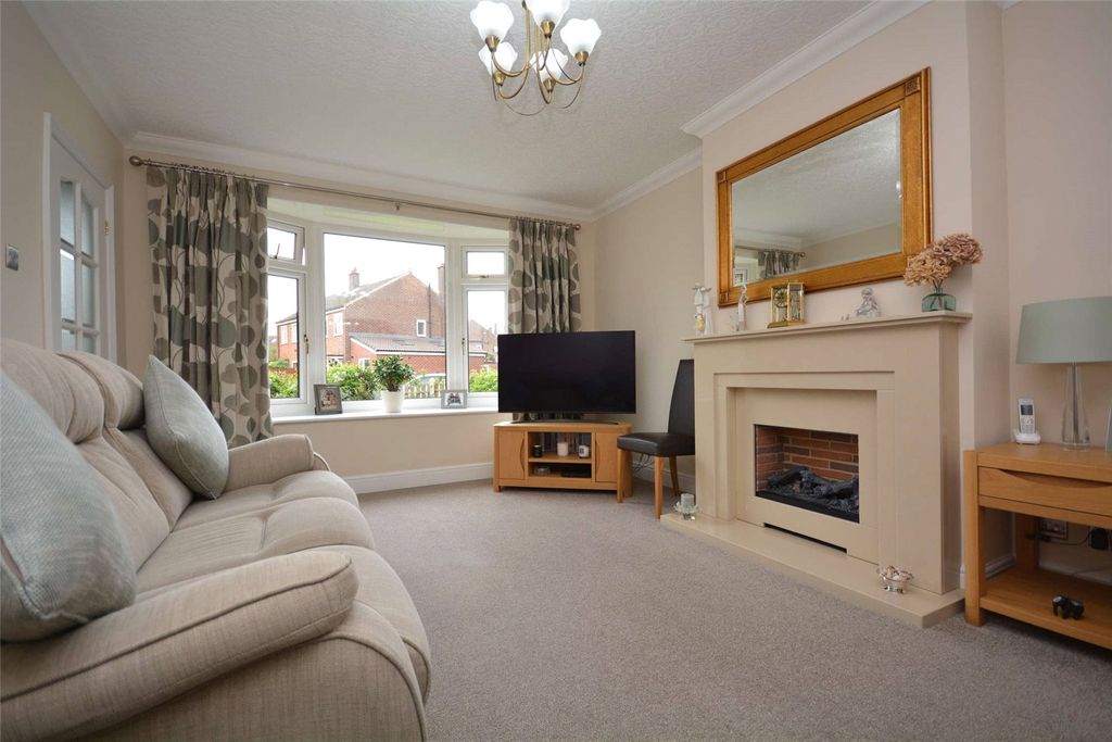 Property photo 2 of 28 Picture No. 17