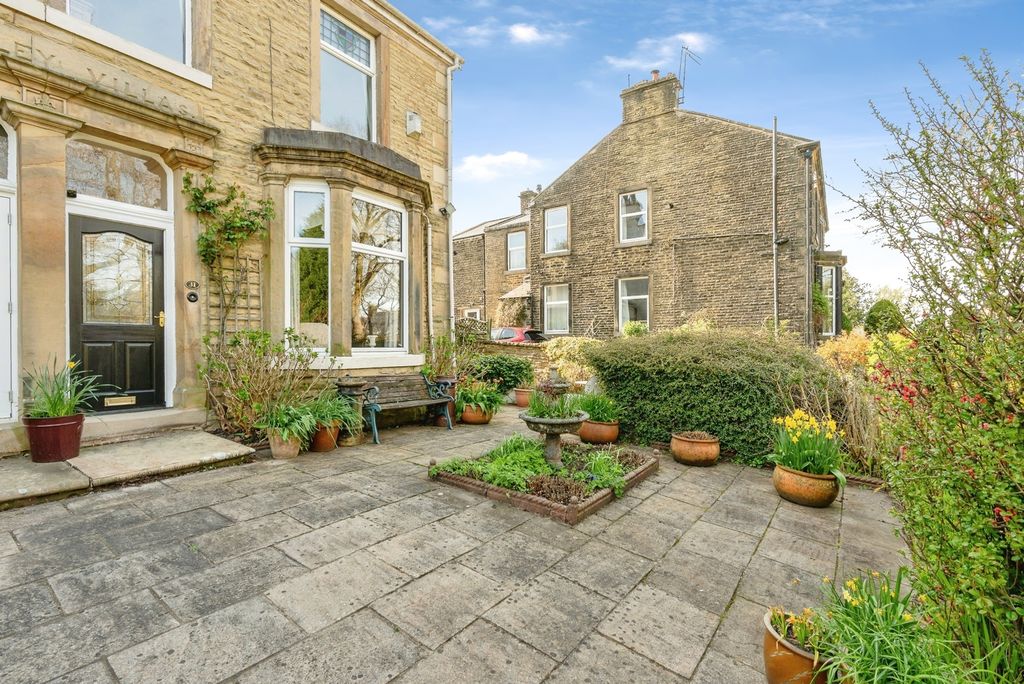 Property photo 1 of 40 External