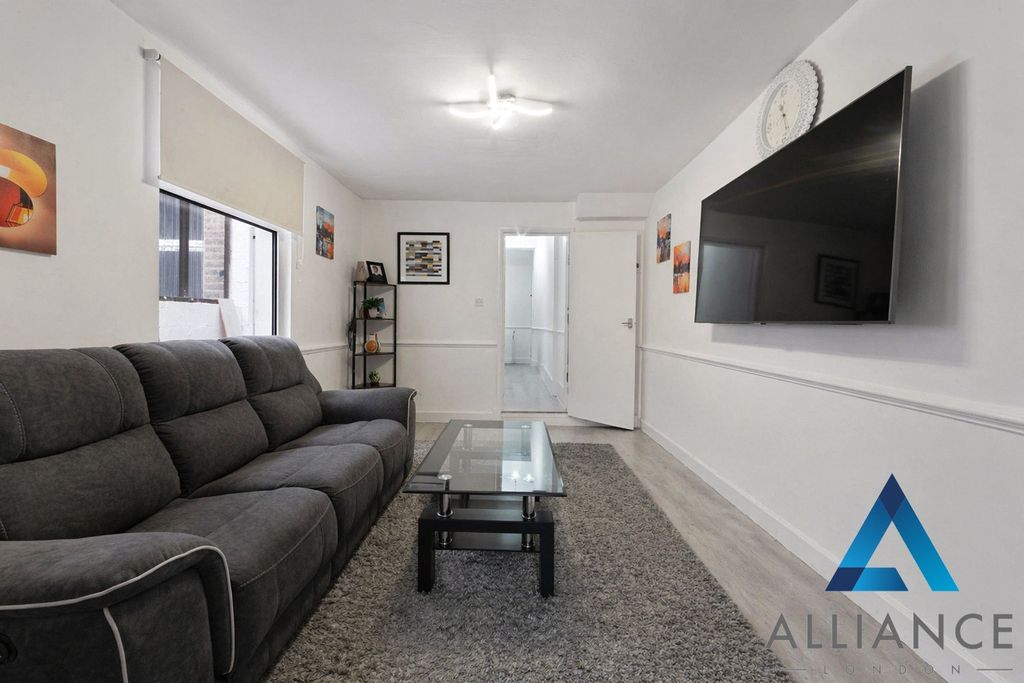 Property photo 2 of 11 Picture No. 03