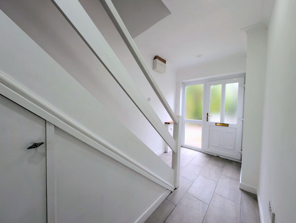 Property photo 3 of 26 Entrance Hallway