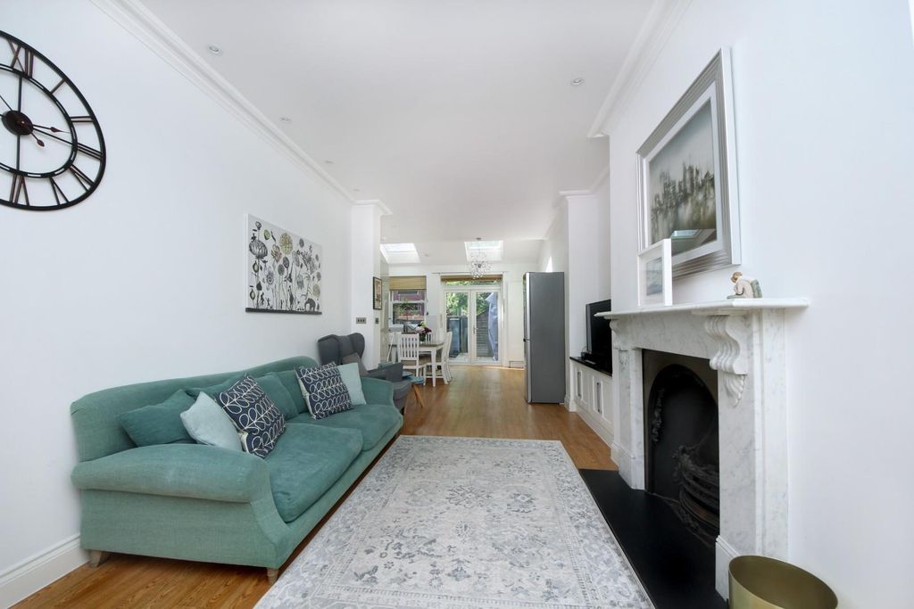 Property photo 2 of 14 Craven Ave  (8).Jpg