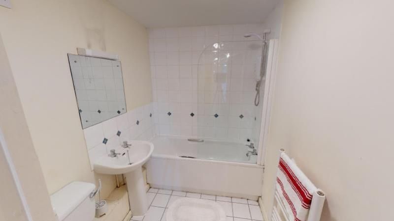 Property photo 3 of 6 Bright And Clean Bathroom Suite Featuring A Full B...