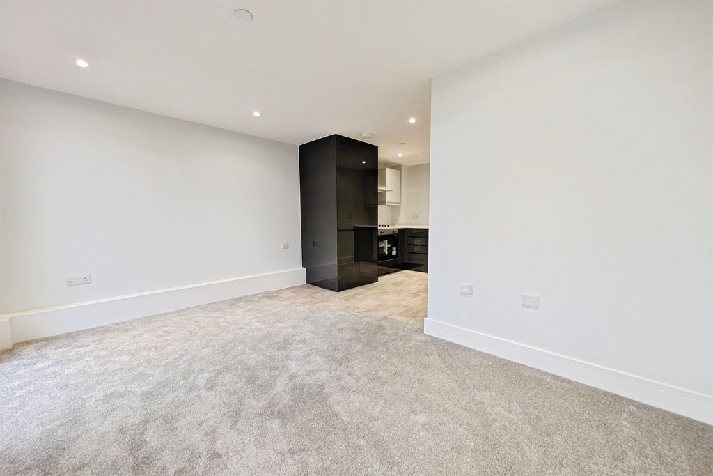 Property photo 3 of 5 (Main)