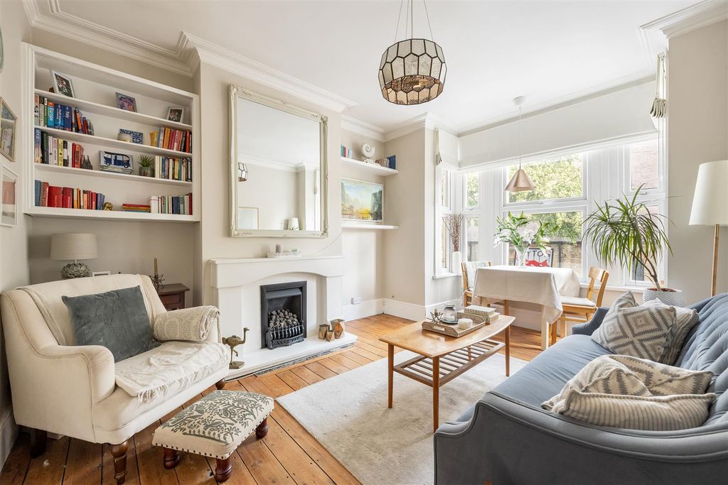 Property photo 2 of 26 Francis Road, E10