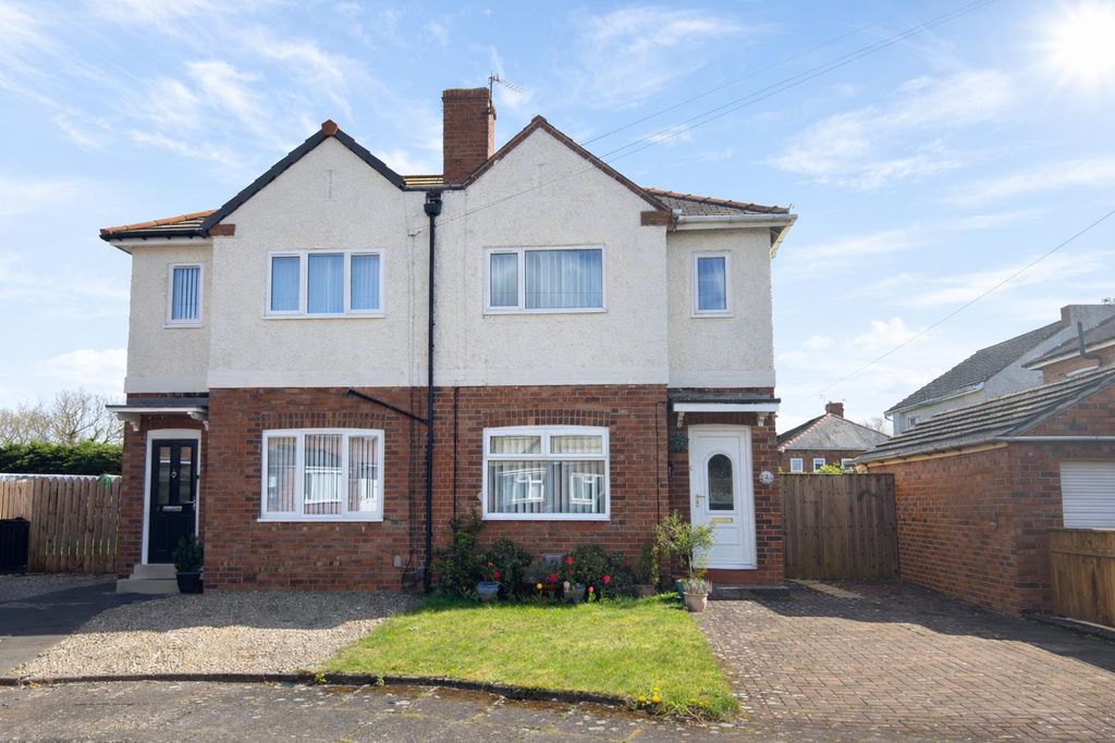 Property photo 1 of 9 Externally