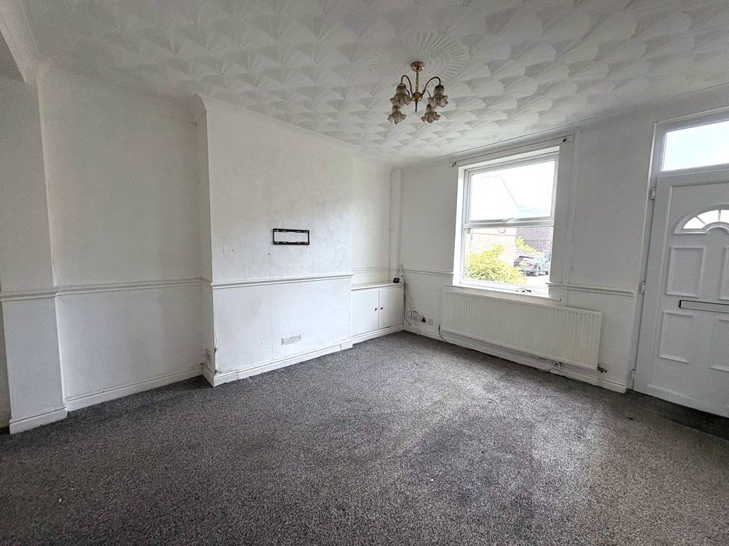 Property photo 3 of 8 Gallery