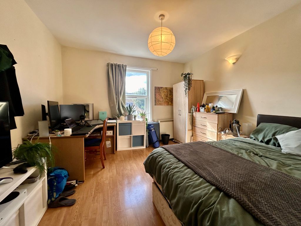 Property photo 3 of 19 Ox 17 Bedroom 4