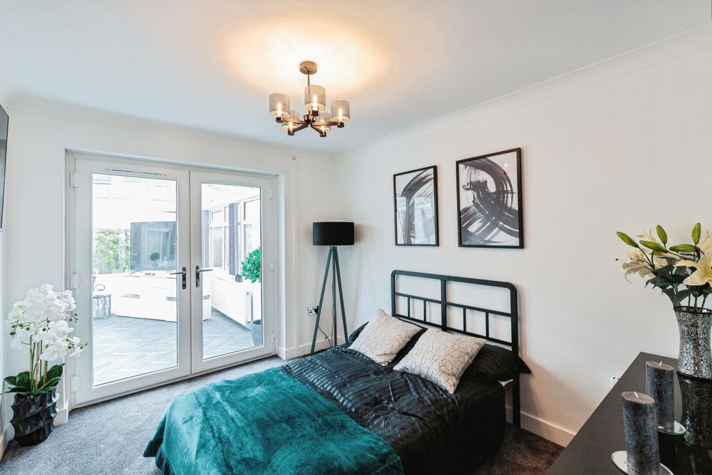 Property photo 3 of 16 Bedroom