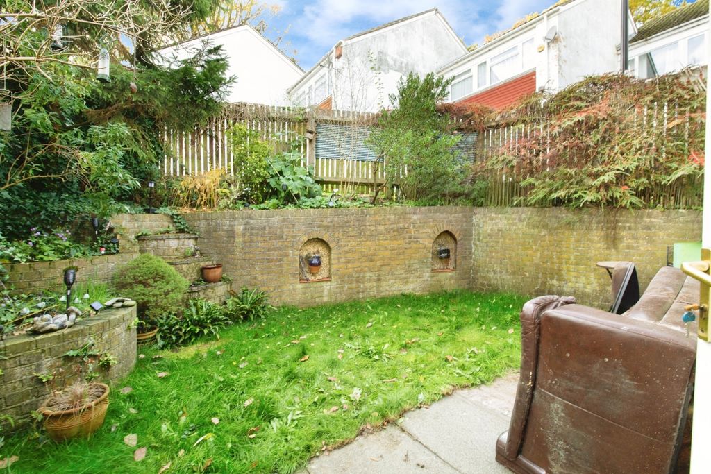 Property photo 3 of 17 Garden