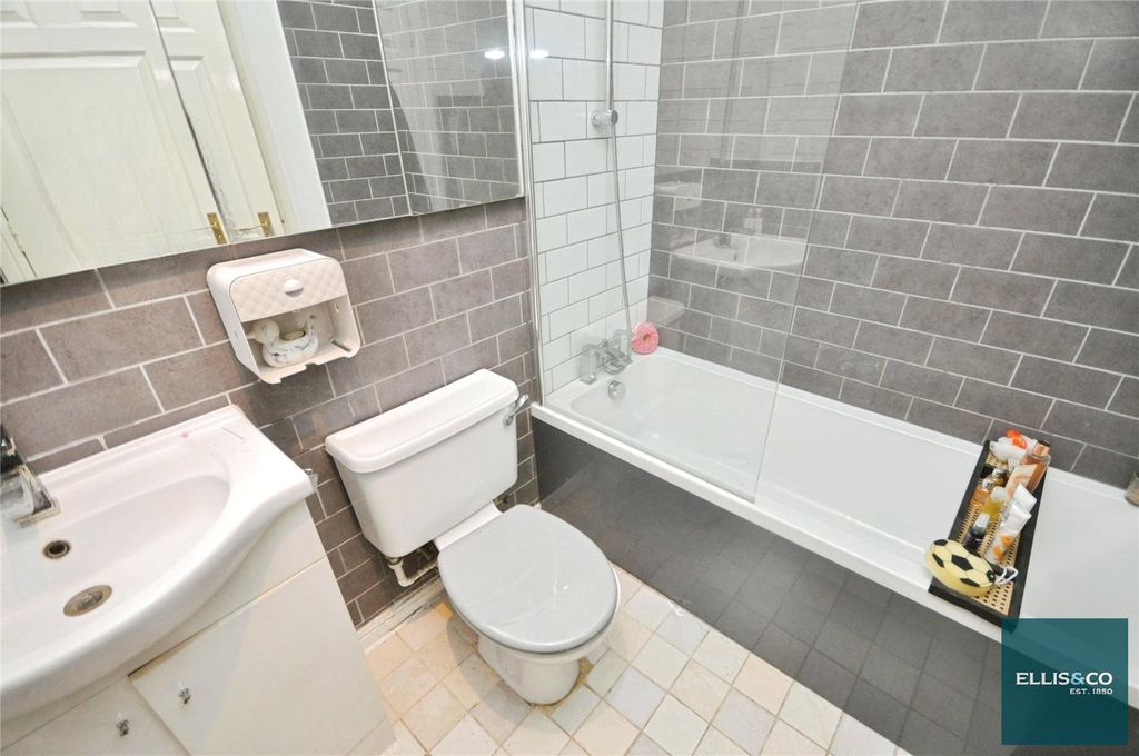 Property photo 3 of 9 Picture No. 28