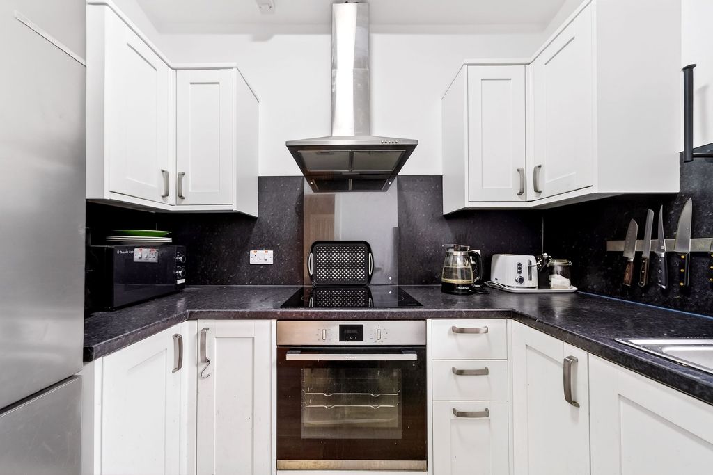 Property photo 3 of 25 Kitchen