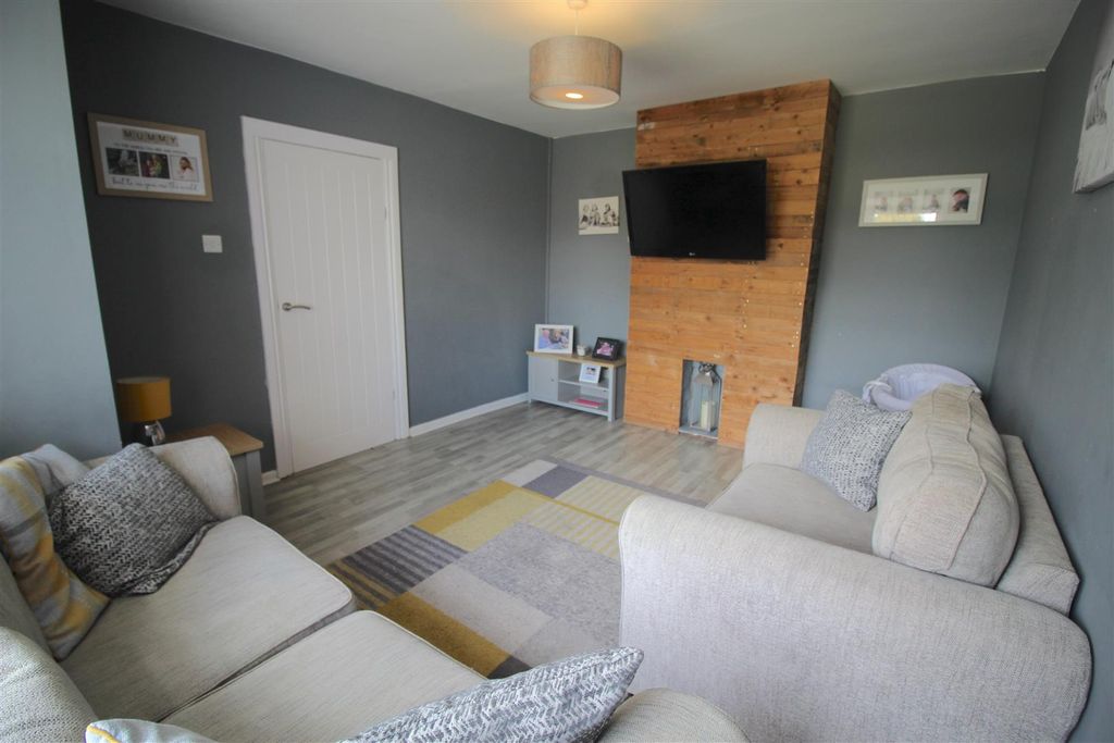 Property photo 2 of 10 Lounge