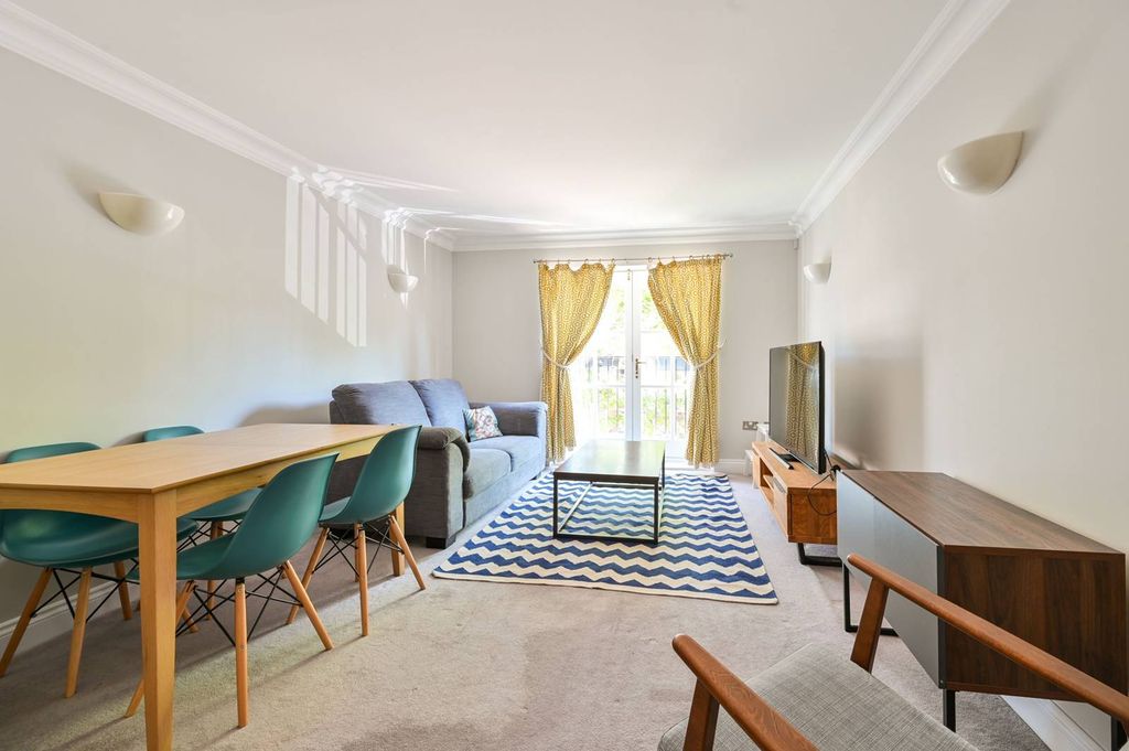 Property photo 2 of 8