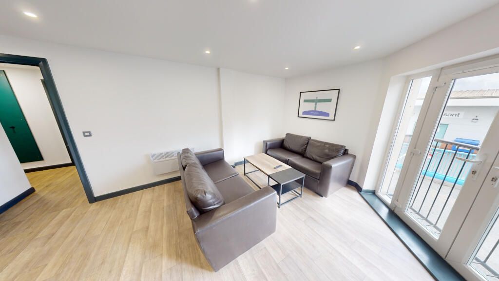 Property photo 2 of 11