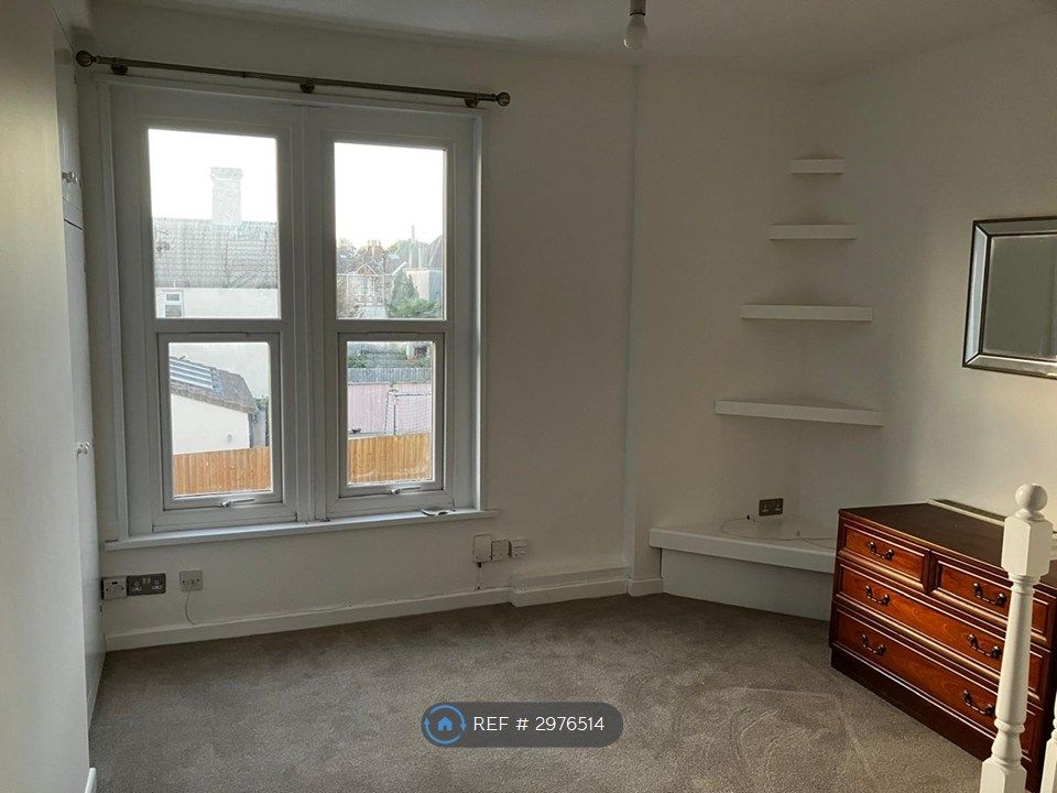 Property photo 1 of 6 Living Room