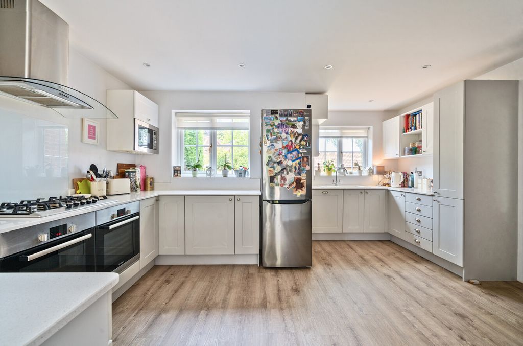 Property photo 2 of 18 1305384-7-684736A...