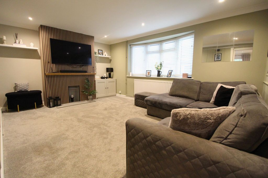 Property photo 2 of 12 Lounge