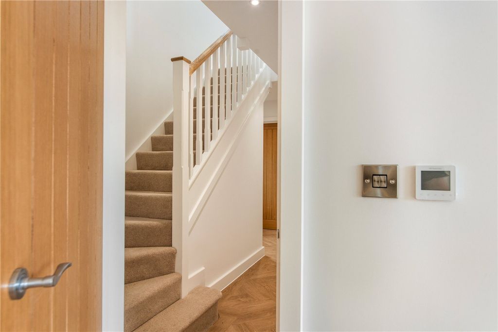 Property photo 3 of 40 Picture No. 12