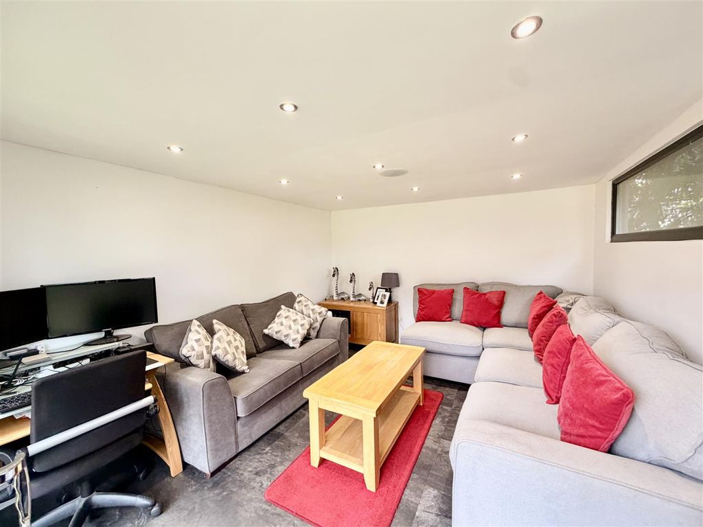 Additional image 31 of 5 bed town house for saleHerrick Road, Loughborough LE11