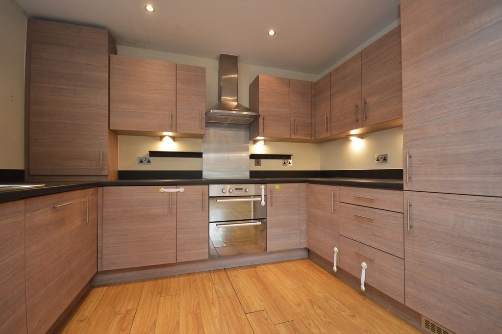 Property photo 3 of 11 Kitchen