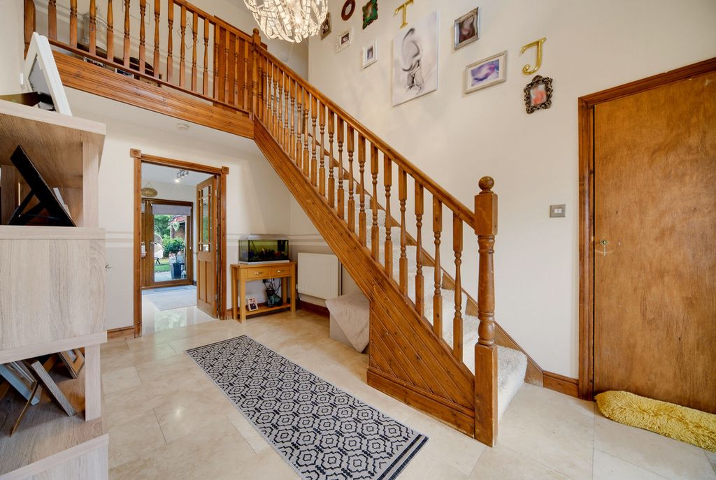 Property photo 2 of 40