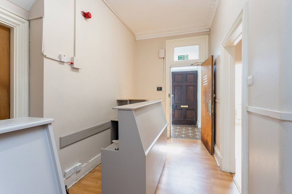 Property photo 2 of 28