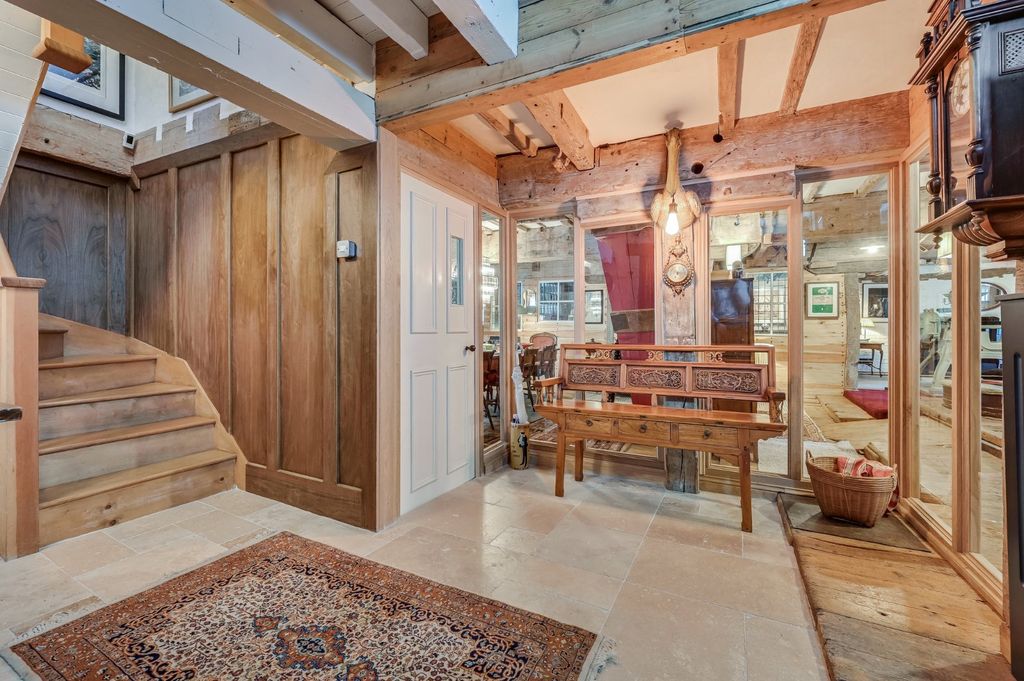 Property photo 2 of 28 Entrance Hall