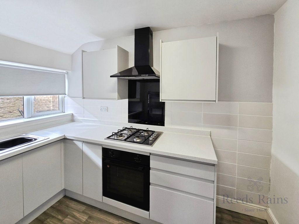 Property photo 2 of 12 Kitchen